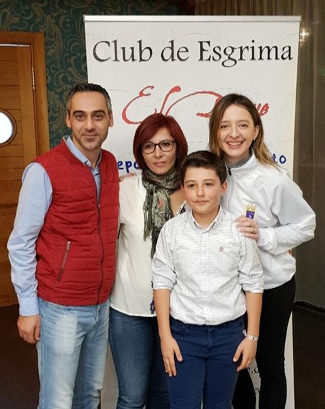 Ana-Maria Brânză susține o fostă colegă să-și îndeplinească visul în Spania. Ziua barmaniță, seara antrenoare de scrimă!