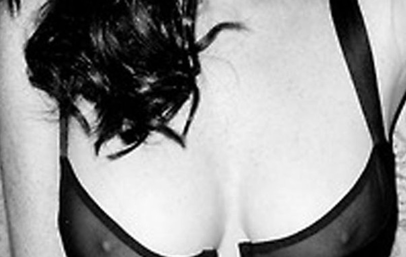 "TRAG, IMI ZBOR CREIERII!" Imaginea ŞOCANTĂ cu Lindsay Lohan în pragul sinuciderii şi... cu sfârcurile la vedere | FOTO 