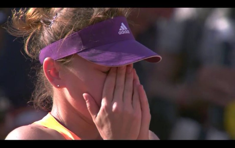 Simona Halep, ÎMPIETRITĂ şi cu OCHII ÎN LACRIMI, la finalul meciului cu Şarapova | FOTO