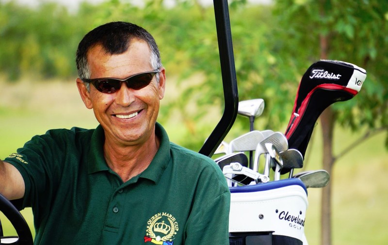 Un român inovează la bulgari: ^golf în nocturnă pentru doamne!