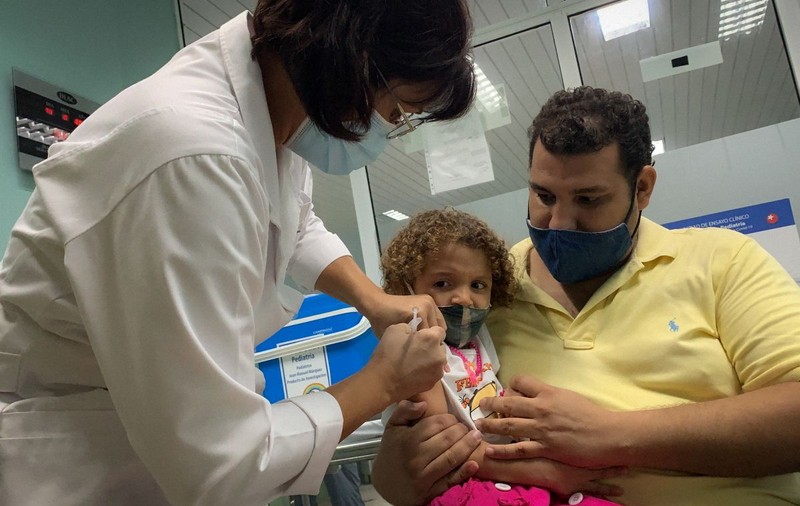 Cuba, prima țară care a început vaccinarea în masă a copiilor de cel puțin 2 ani, ca strategie pentru deschiderea școlilor și grădinițelor