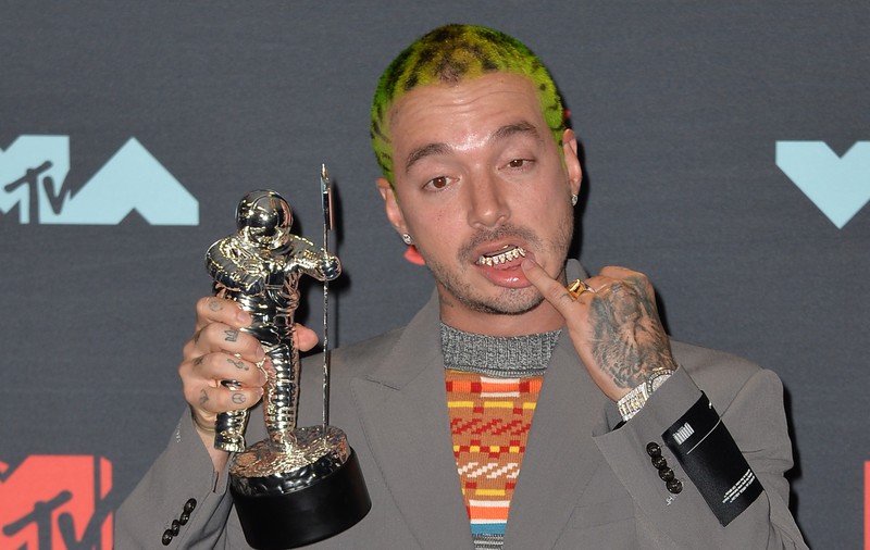 J Balvin suferă de anxietate. Le-a spus fanilor cum se tratează