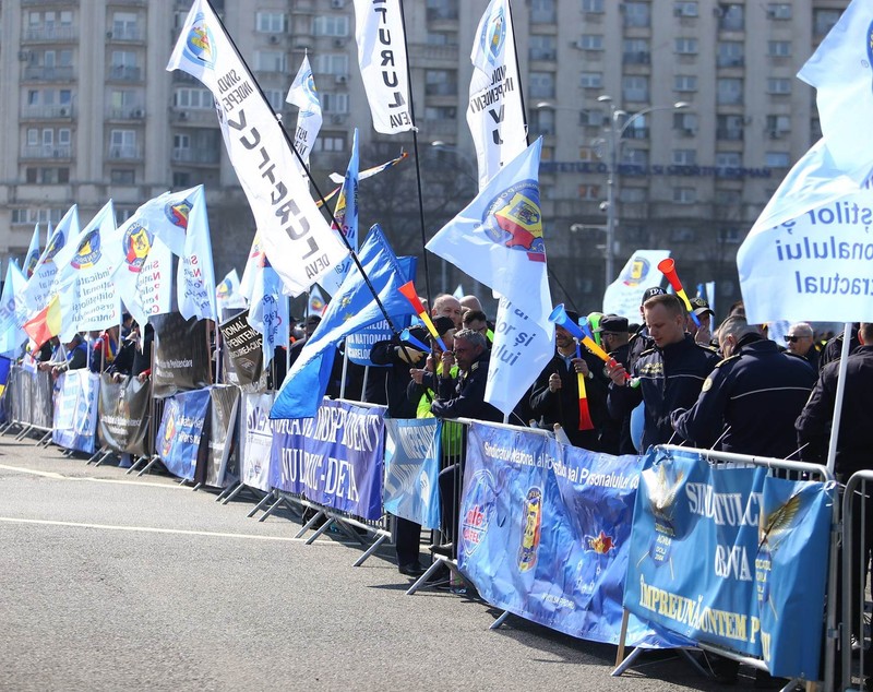 Protest al polițiștilor în fața Guvernului. Au cerut excluderea rezerviștilor din PNRR şi din pensiile speciale
