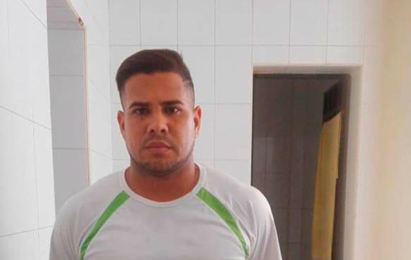 Un cântăreț columbian a ajuns la închisoare după ce și-a atacat iubita cu un cuțit