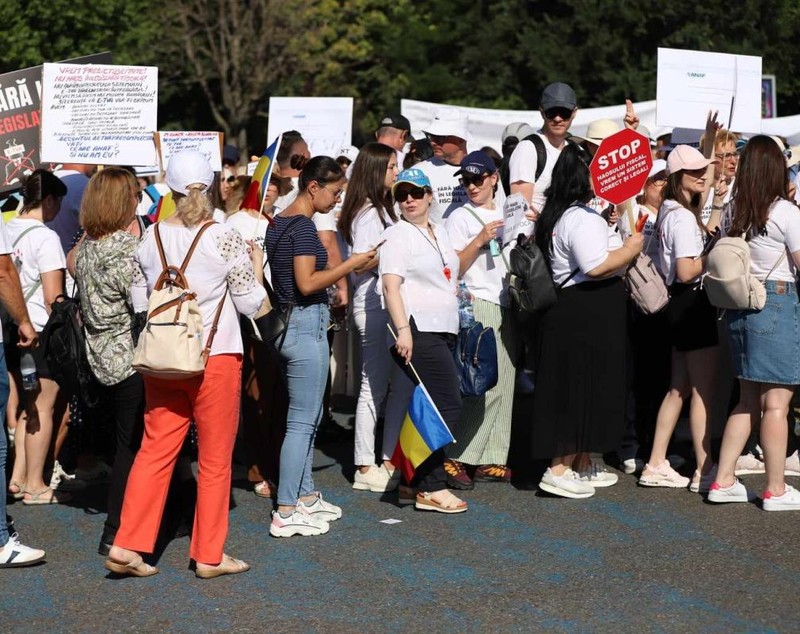 Protest al contabililor și economiștilor în București. Ministrul Boloș, după discuții: „Cea mai importantă concluzie este că vom mai dialoga”