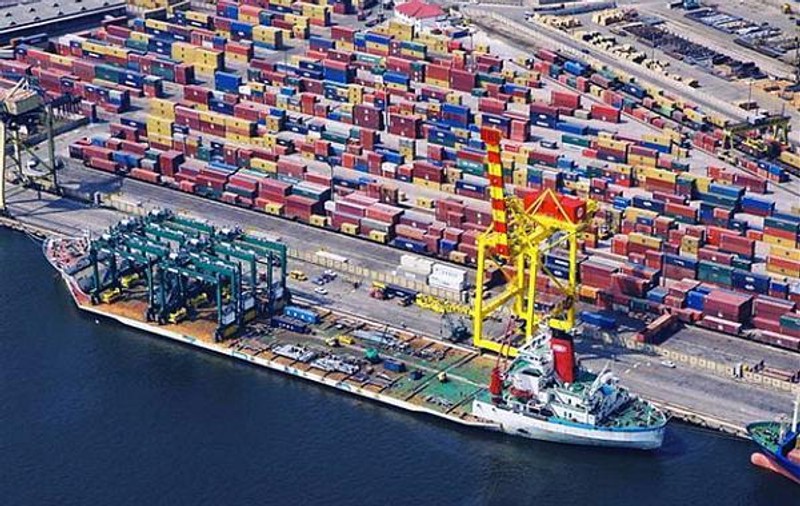 Captură în Portul Constanța. Sute de ”chinezării” urmau să ajungă în magazine de haine de lux 