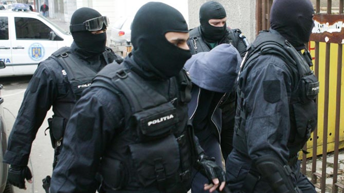 Agentii IJP verifica suspectii de proxenetism din Arges