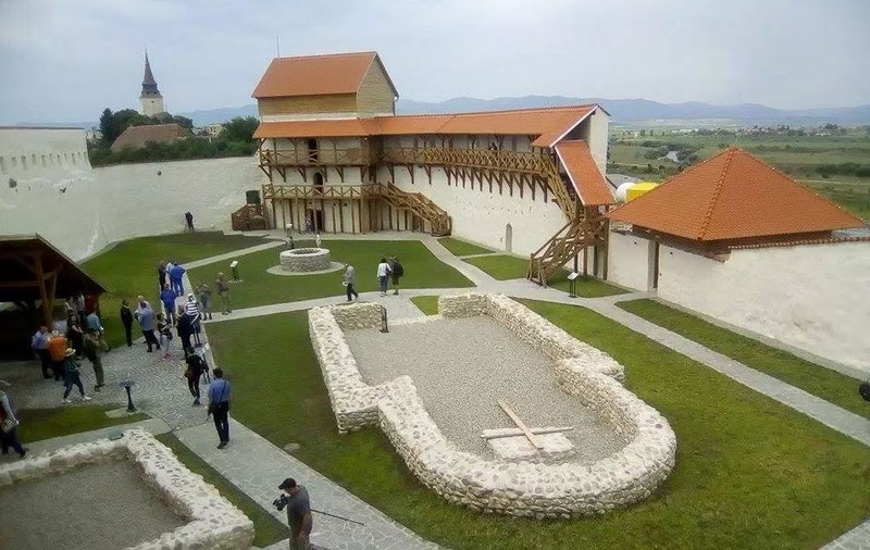 Cetatea Feldioara a fost reconstruită în totalitate. Când poate fi vizitată de turiști