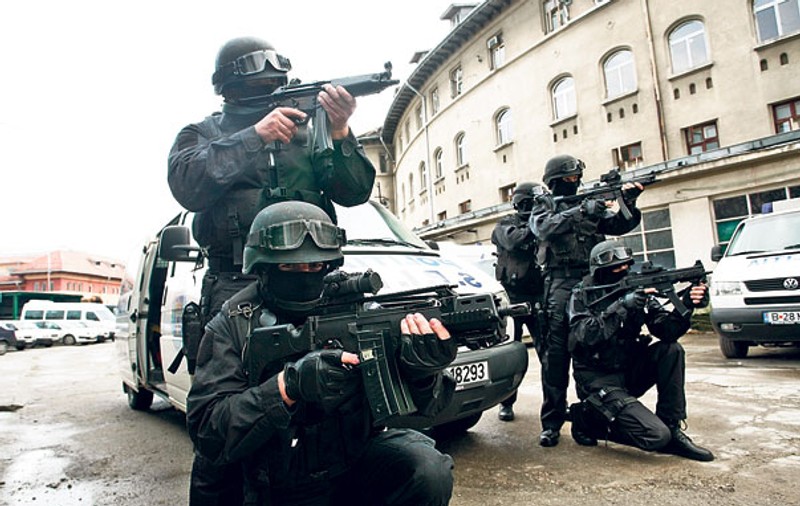 Război total între mafioţi! Poliţiştii de la Crimă Organizată sunt în alertă maximă!