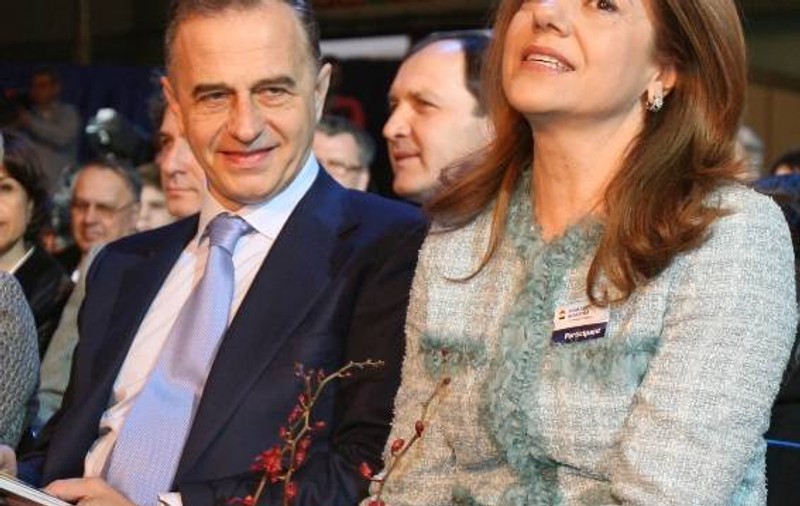 După ce i s-a adresat cu celebra replică "MIHAELA, DRAGOSTEA MEA", MIRCEA GEOANĂ îşi DĂ iar PE SPATE SOŢIA! CE i-a DEDICAT PE FACEBOOK!