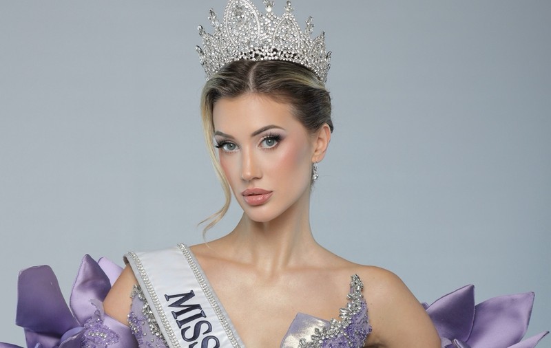 Cine este Cătălina Jacob, reprezentanta României la Miss Universe 2025. Concursul are loc în Thailanda