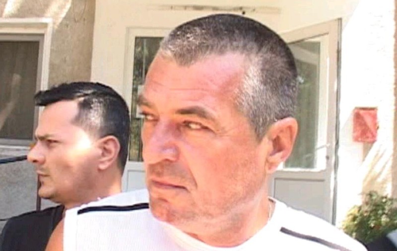 Crimă cumplită în Gorj. Iubitul gelos i-a tăiat urechea și a aruncat-o la WC. Fosta soție s-a aruncat pe geam ca să scape de el