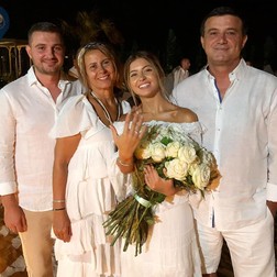 Răzvan-Alexandru Marica (primul din stânga, ginere), Rodica (soție), Sabina (fiică) și Niculae Bădălău