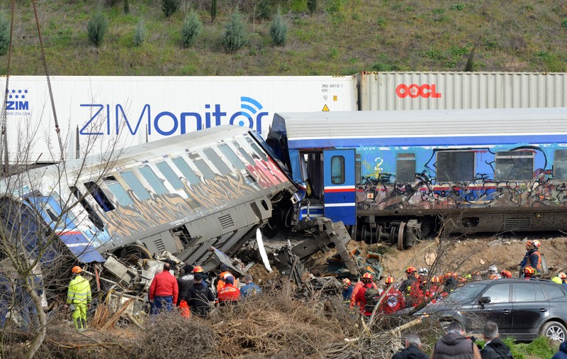 Ce despăgubiri va oferi compania feroviară familiilor celor 57 de persoane care au murit după coliziunea trenurilor din Grecia