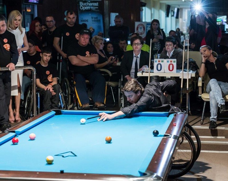 Meci istoric la competiția națională de biliard în scaun rulant: Henrik Larsson, de șase ori campion mondial, vs campioana noastră, Sonia Simionov / FOTO