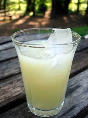 Pastisul, o băutură pe bază de anason și 45% concentrație alcoolică