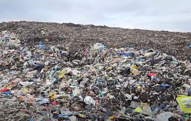 „Bomba ecologică” cu gunoaie din Timișoara va fi închisă: 200.000 de metri cubi de levigat s-au acumulat în depozit