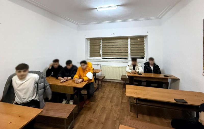 Șase tineri din Constanța au fost puși pe jos de jandarmi și apoi au stat cuminți în bănci, la Poliția din Mamaia, după ce s-au luat la bătaie lângă Pavilionul Expozițional