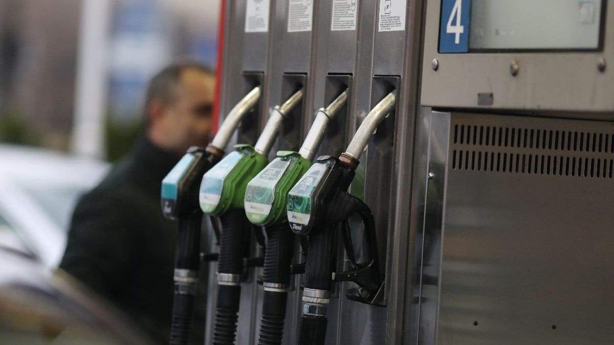 Pompe pentru alimentare mașina cu diesel sau benzină, într-o statie de carburanti apartinand firmei cu capital majoritar austriac OMV.