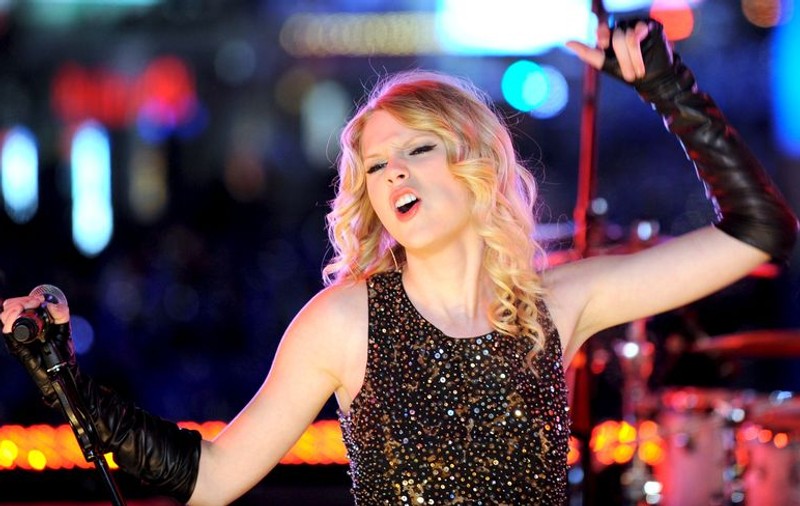 Taylor Swift devine amnezică atunci când primeşte un premiu