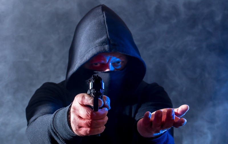 Asasini plătiți, angajați de pe un site deschis în România. FBI a făcut cinci descinderi în București și a găsit lista cu 175 de ținte