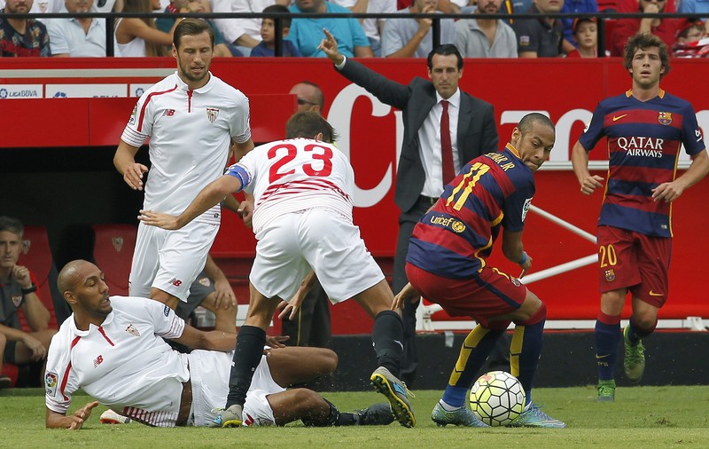 Meci de infarct în Primera Divison: trei bare pentru Barcelona, trei puncte pentru FC Sevilla