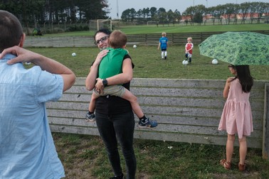 Luminița și Florin încearcă să-l înscrie pe Kevin la o școală de fotbal, Skagen, Danemarca