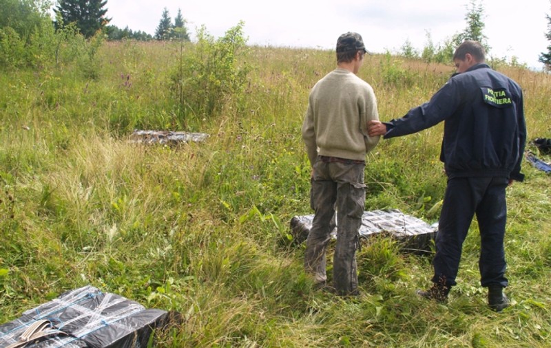 Contrabandişti din Suceava, reţinuţi cu focuri de armă