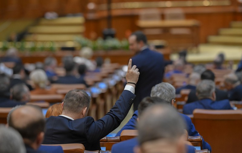 Parlamentul dezbate legea bugetului pe 2024. Votul final este programat miercuri