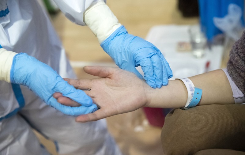 Un tânăr din Slatina care ar fi trebuit să fie în carantină s-a plimbat două zile prin București și a mers și la o emisiune TV