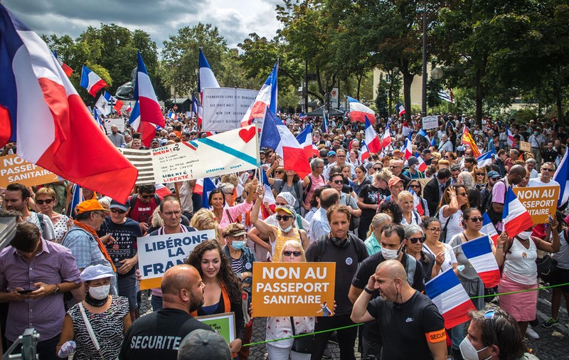 Noi proteste în Franța cu zeci de mii de participanți împotriva pașaportului sanitar
