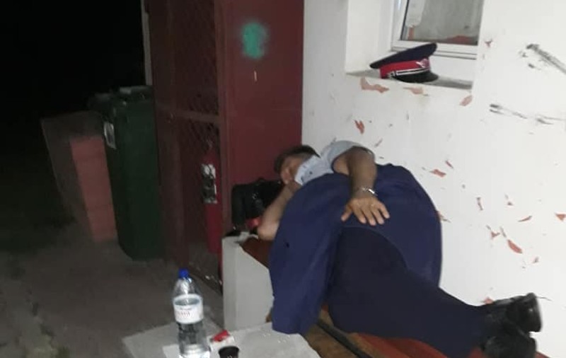 Șef de tren, nevoit să doarmă pe banca din fața gării. „Am raportat situația șefului de unitate, dar tot pe mine m-a chemat la cercetare!”