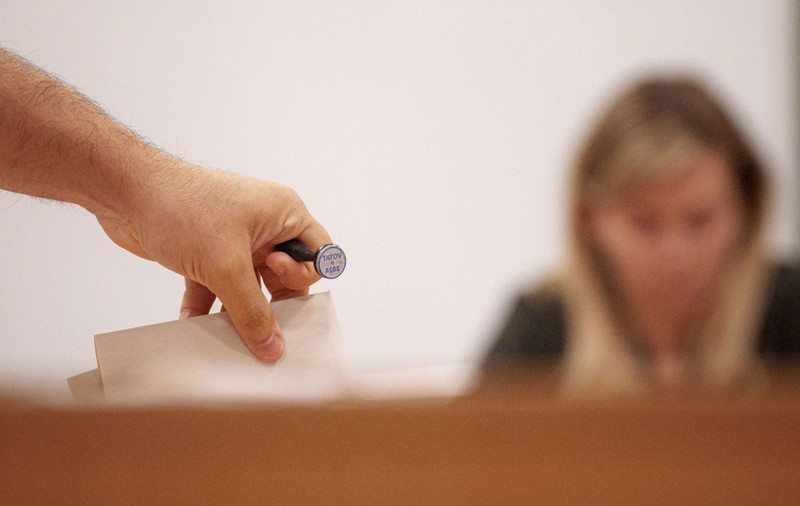 Românii din diaspora care își pozează votul riscă dosar penal. BEC: „Este o faptă interzisă prin lege”