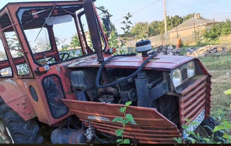 Bătaie pe un tractor românesc U650, fabricat în 2005. Cu cât s-a vândut utilajul la o licitație din Neamț
