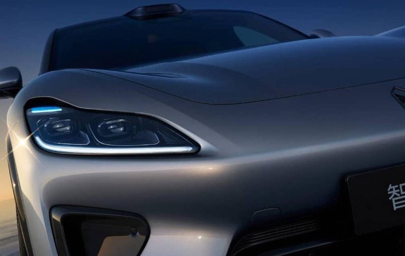 „Ferrari-ul chinezesc” cu 594 CP și o autonomie electrică de 852 km va avea un preț de 35.100 de euro. Sursă foto: AutoBlog/ X