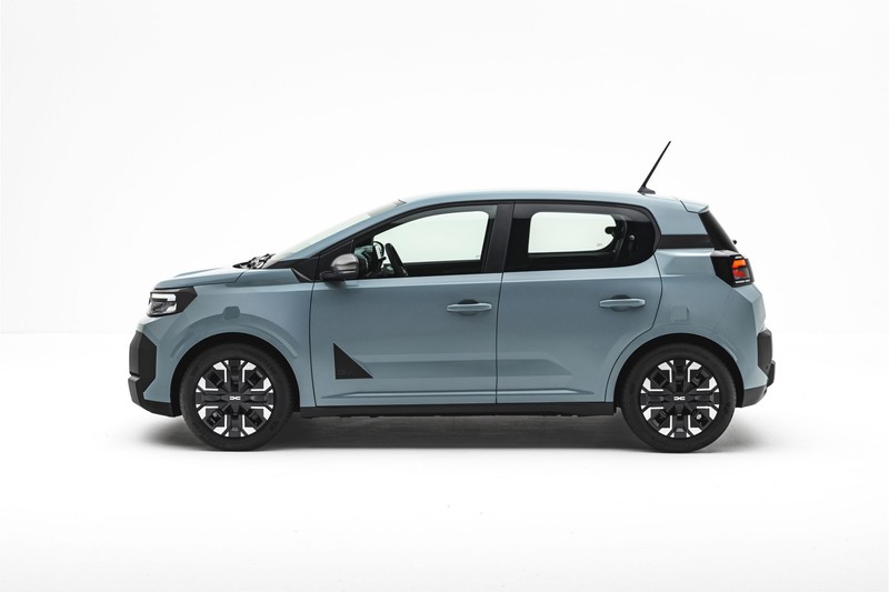 Profilul complet regândit, la fel ca restul mașinii. Foto: Dacia