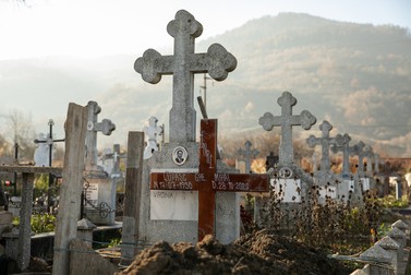 Mormântul Virginiei a fost săpat între mormintele fiului şi cel al soţului