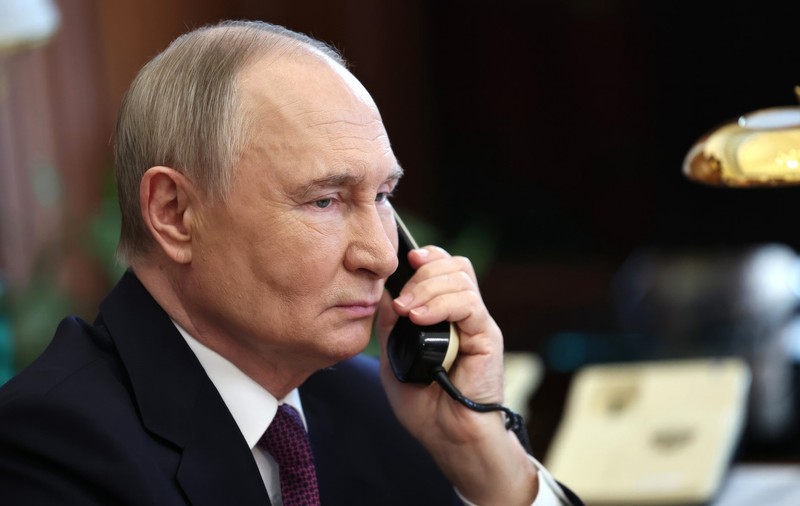 Vladimir Putin a vorbit cu Donald Trump și nu i-a plăcut că n-a auzit „o condamnare fermă” a atacului ucrainean care a distrus avioane rusești
