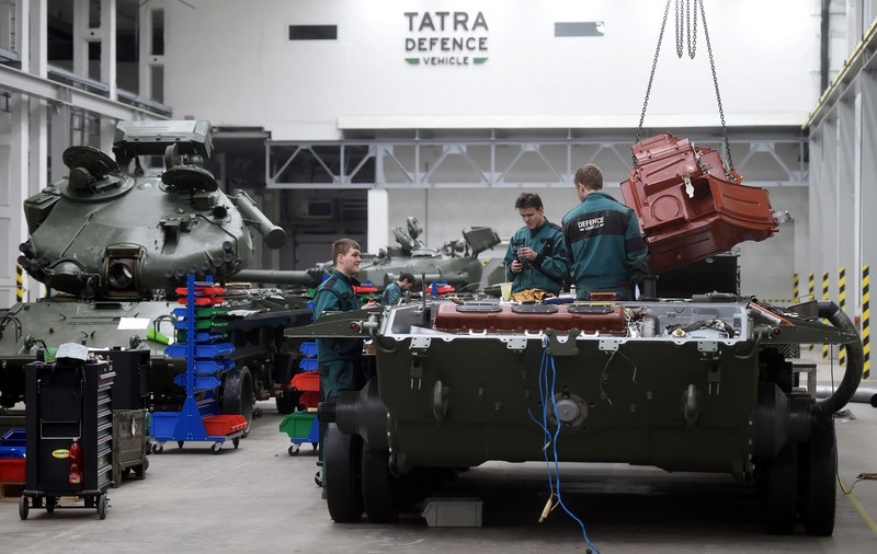 Muncitorii ucraineni ar putea deveni o soluție pentru industria de armament din Cehia, anunță guvernul de la Praga