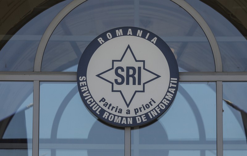 Bărbat reținut, după ce a păcălit o persoană că lucrează la SRI și că poate angaja pe cineva. A primit peste 9.000 de euro