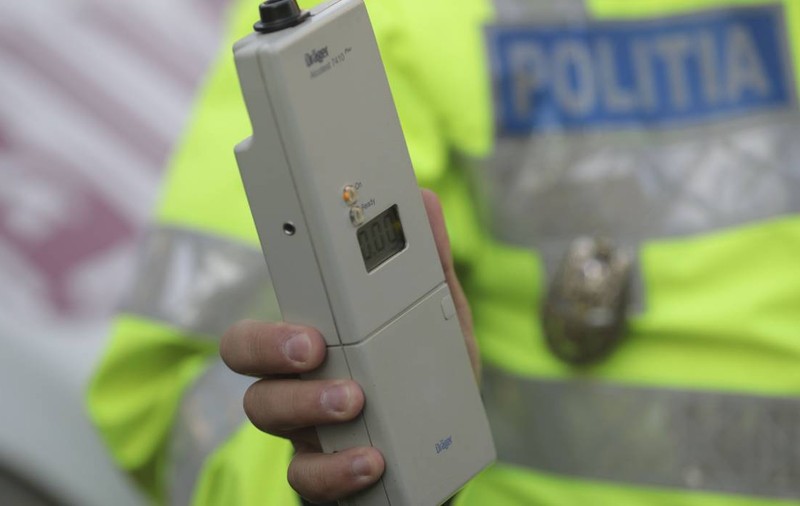 La cât timp după ce ai băut vin fiert te poți urca la volan. Experimentul unui polițist, devenit viral