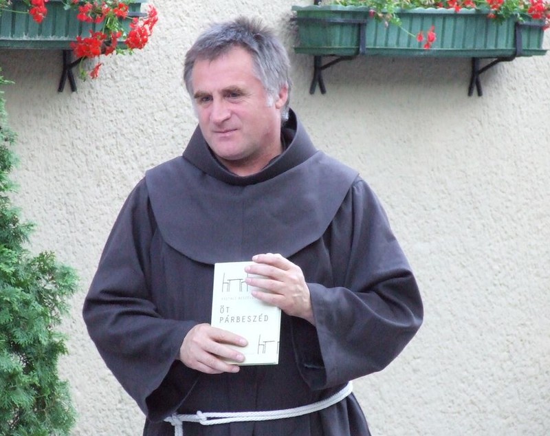 Și călugării îndeamnă la calm înainte de Ungaria - România: ”Ura și furia trebuie eliminate pentru totdeauna în viața voastră. Să fie fair-play pe teren și în tribună”. ^Povestea salvatorului copiilor din Transilvania / VIDEO