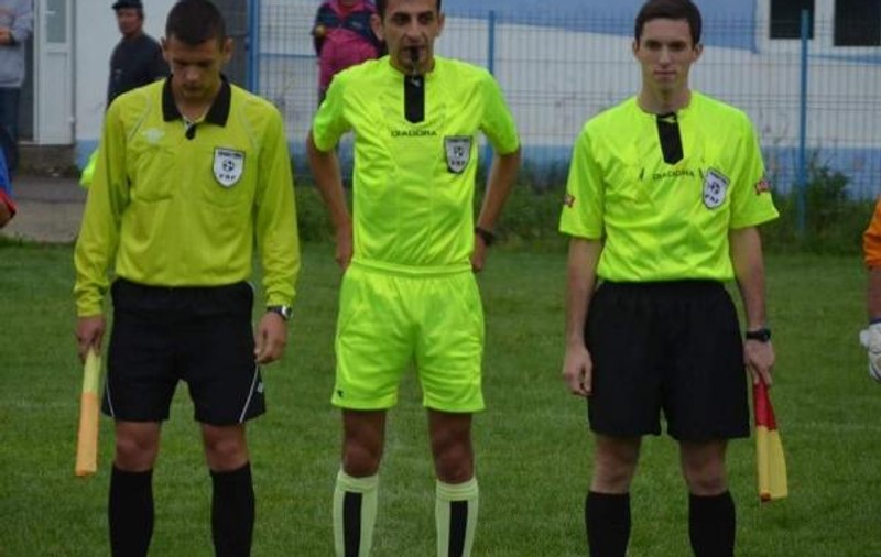 Acum 3 săptămâni, au strâns arbitrul de testicule. Ce i-au făcut altui "cavaler"