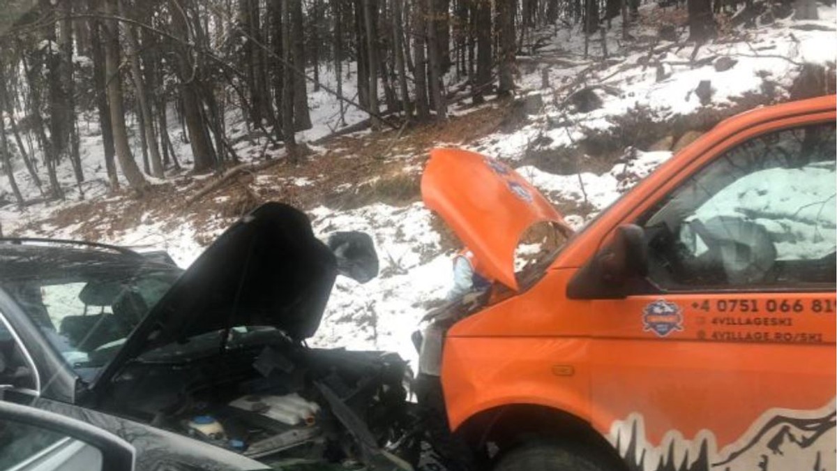 VIDEO | Microbuz școlar, accident în Poiana Brașov. Șapte copii au fost răniți