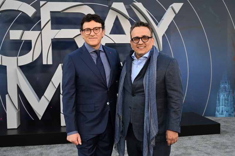 Anthony (stânga) și Joe Russo, la premiera filmului „The Gray Man”, în Hollywood, California | Foto: Michael Kovac/ Getty Images/ Netflix