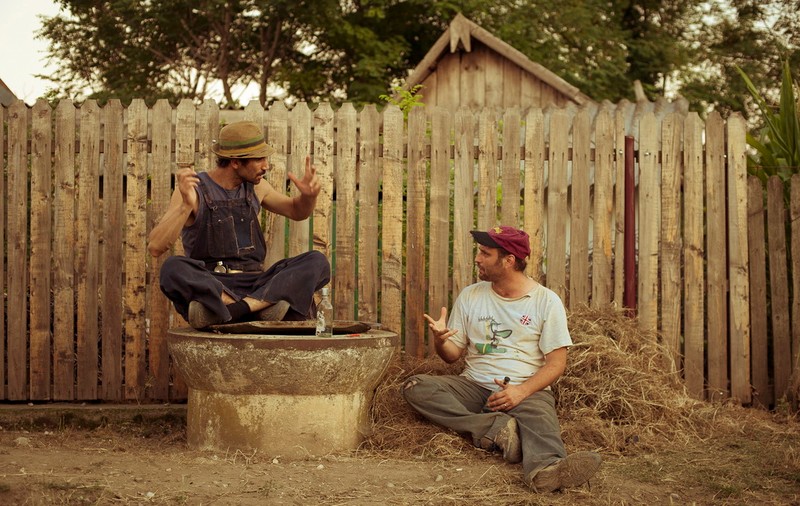 Critică împotriva unuia dintre cele mai vechi seriale de comedie TV: dacă vă hliziți la “Las Fierbinți”, nu înseamnă că știți satul românesc