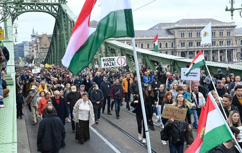 Protest masiv față de Guvernul de la Budapesta, cu mesaje anti-Viktor Orban, din cauza salariilor și a inflației