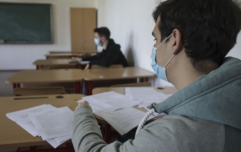 Bacalaureat 2020. Peste 100 de elevi au fost eliminați din examen pentru fraudă sau tentativă de fraudă, la proba de miercuri
