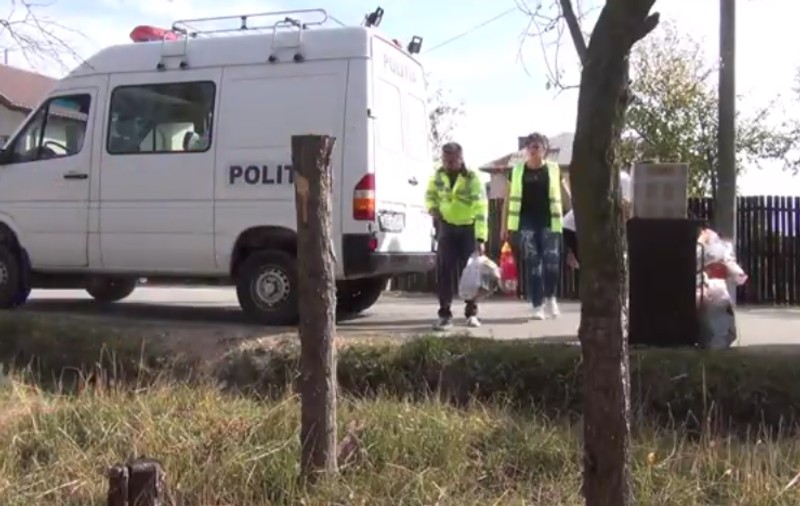 Povestea fraților Ghiță, “adoptați” de polițiștii din Vâlcea. Dispariția surorii lor minore le-a schimbat viața (VIDEO)