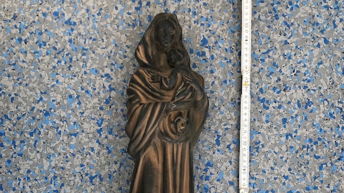 statuete dintr-un cimitir din Germania